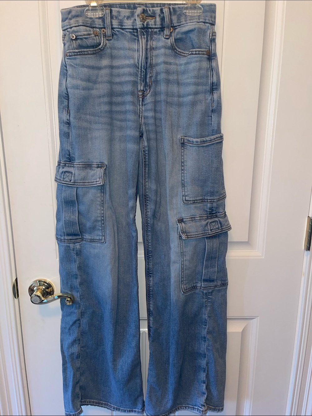 American Eagle Outfitters Light Blue Wide-Leg Cargo Jeans